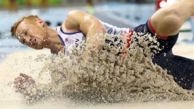 سيشارك في الاحتفال فائزون بميداليات أولمبية، ومن بينهم غريغ راذرفورد الحائز على ميدالية في الوثب الطويل